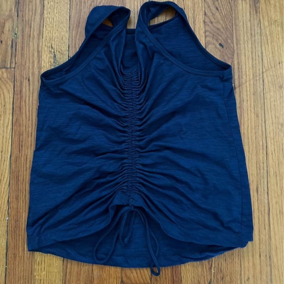 Activewear top - Picture 2 of 2